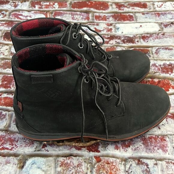 Columbia black boots with red plaid trim - Picture 2 of 7